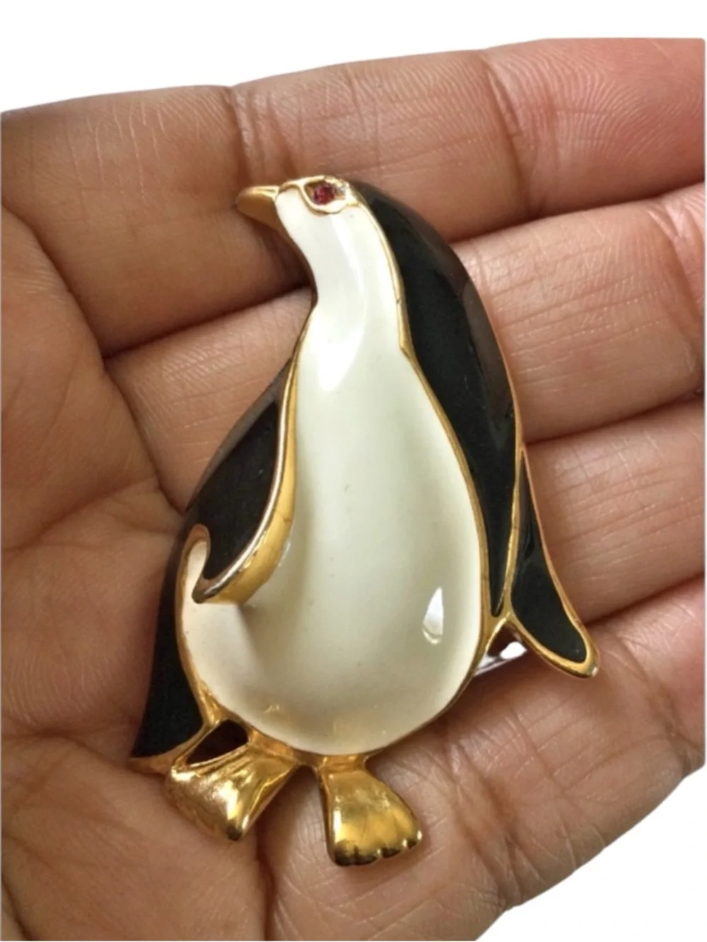 Vintage 1970s Gold-Tone & Enamel Penguin Brooch, Black & Ivory - Picture 7 of 10